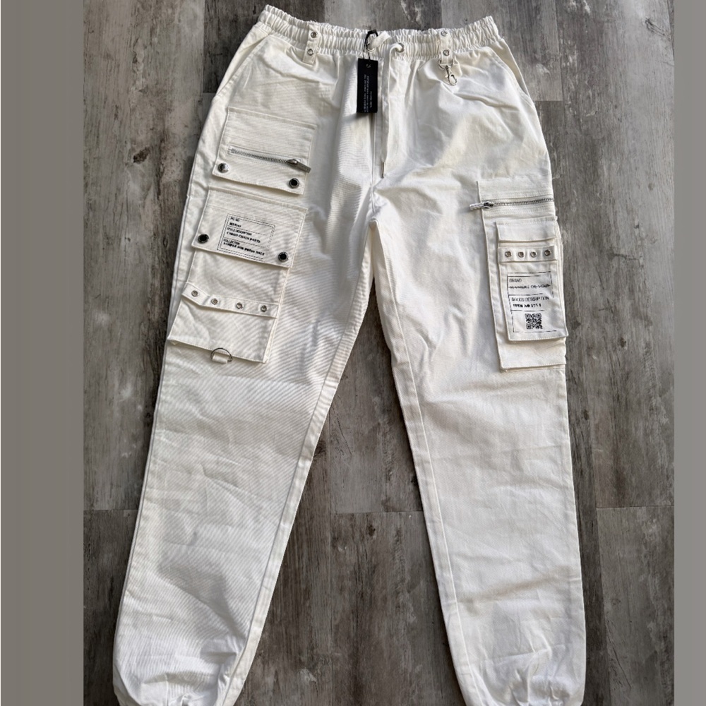 White Cargo Pants with Pocket Details - Picture 5 of 6